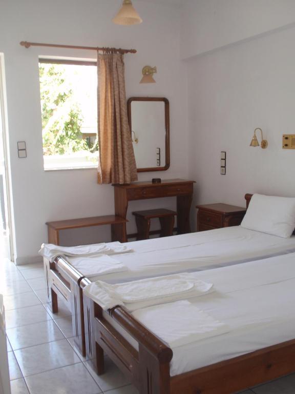 Fevro Hotel Ajía Galíni Szoba fotó